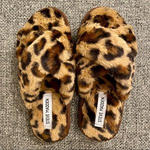 Steve Madden Leopard Print Fur Slippers Sz 6